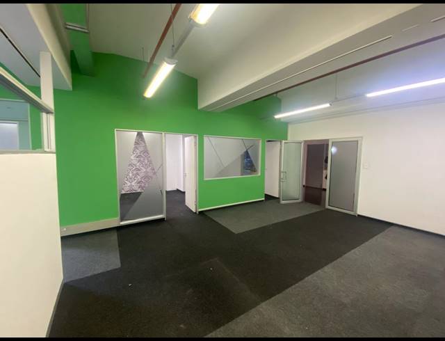 133M² OFFICE TO LET IN WOODSTOCK